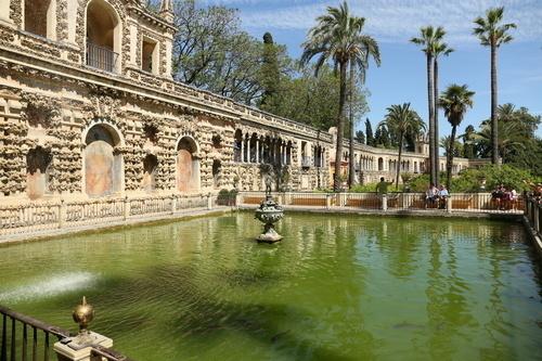 entree-coupe-file-alcazar-avec-guide-francais