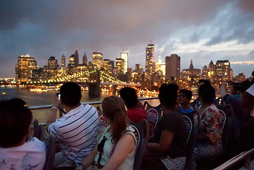 visite-nocturne-en-bus-hop-on-hop-off-pass-transport